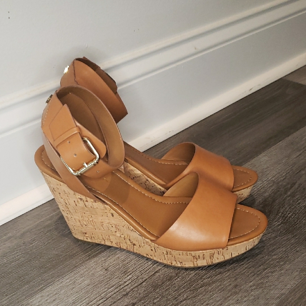 Tommy Hilfiger Tan Wedge Sandals - Picture 2 of 12